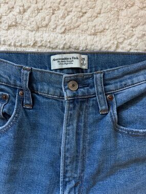 Abercrombie & Fitch Ultra High Rise Ankle Straight Jean